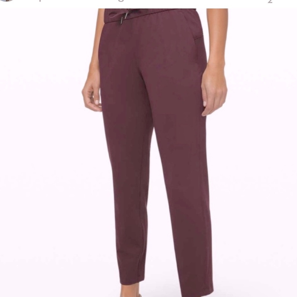 Lululemon On the Fly Pants Size 8 Plum color